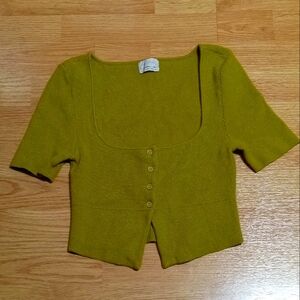 Urban Outfitters adorable cropped cardi. Size small. EUC.